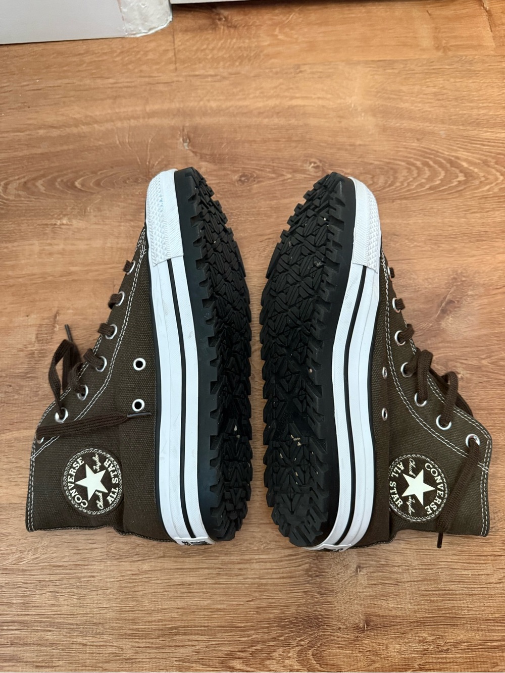 Converse tread brown high tops 7.5